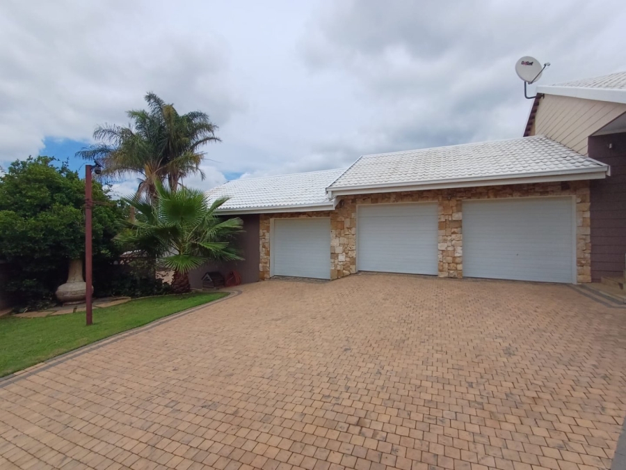 4 Bedroom Property for Sale in Wilkoppies North West